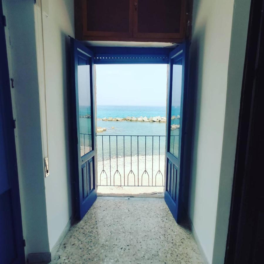 ピッツォ La Terrazza Sul Mareヴィラ エクステリア 写真