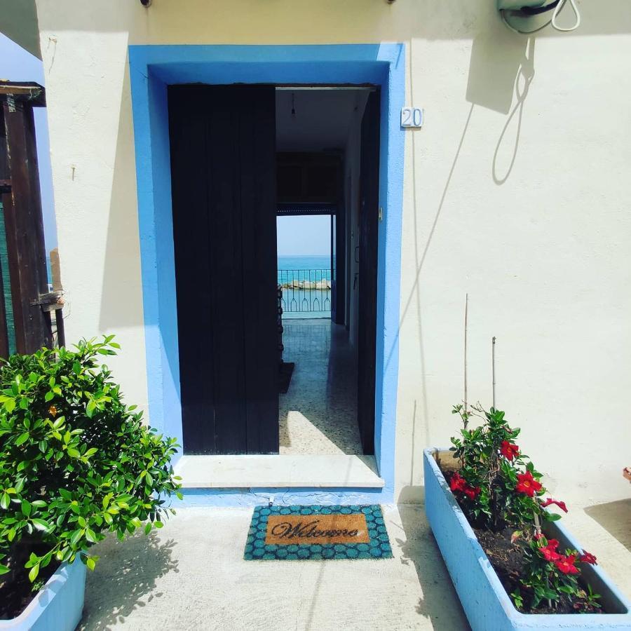 ピッツォ La Terrazza Sul Mareヴィラ エクステリア 写真